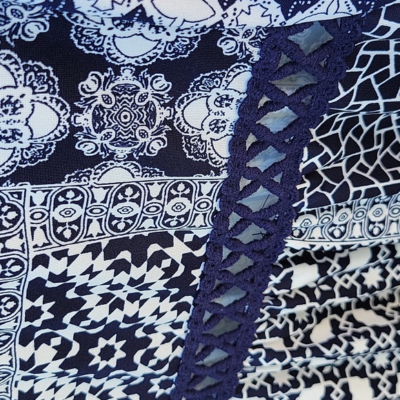 Flowy Patchwork Blouse - Picture 3 of 10